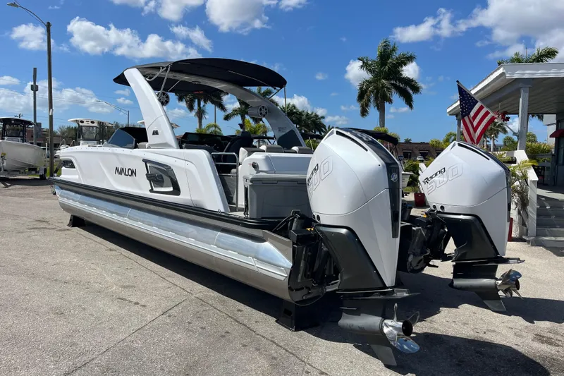 Slide: The Image of 2026 Avalon 2785 Excalibur Carbon Series boat with twin Mercury Racing 500R engines. - 7