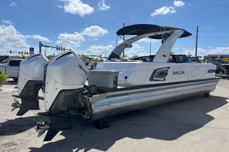 Slide: The Image of 2026 Avalon 2785 Excalibur Carbon Series boat with twin Mercury Racing 500R engines. - 9