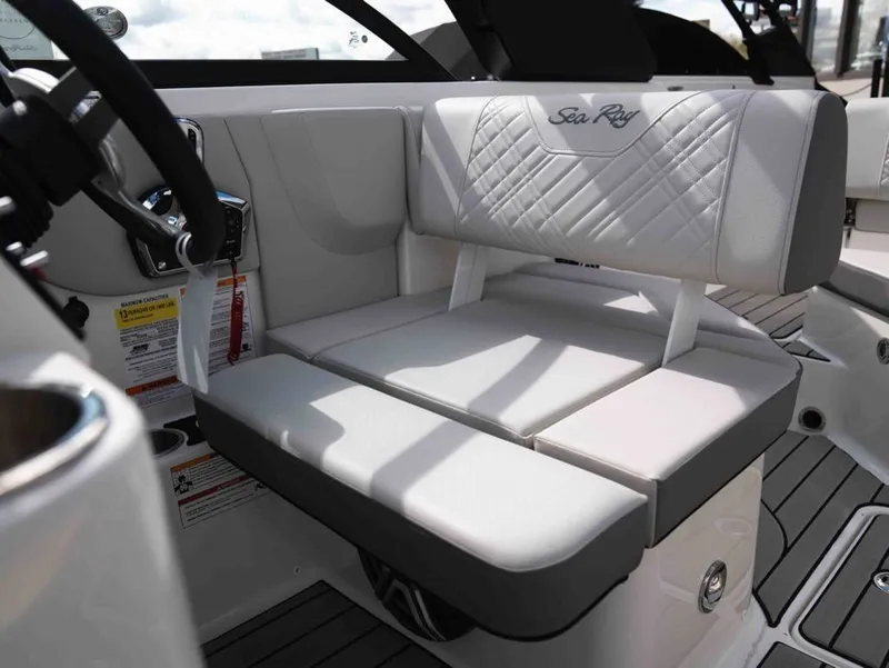 Slide: The Image of Sea Ray SDX 230 2026 - 17
