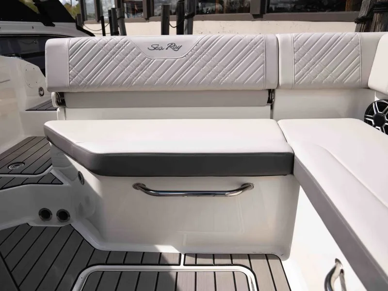 Slide: The Image of Sea Ray SDX 230 2026 - 18