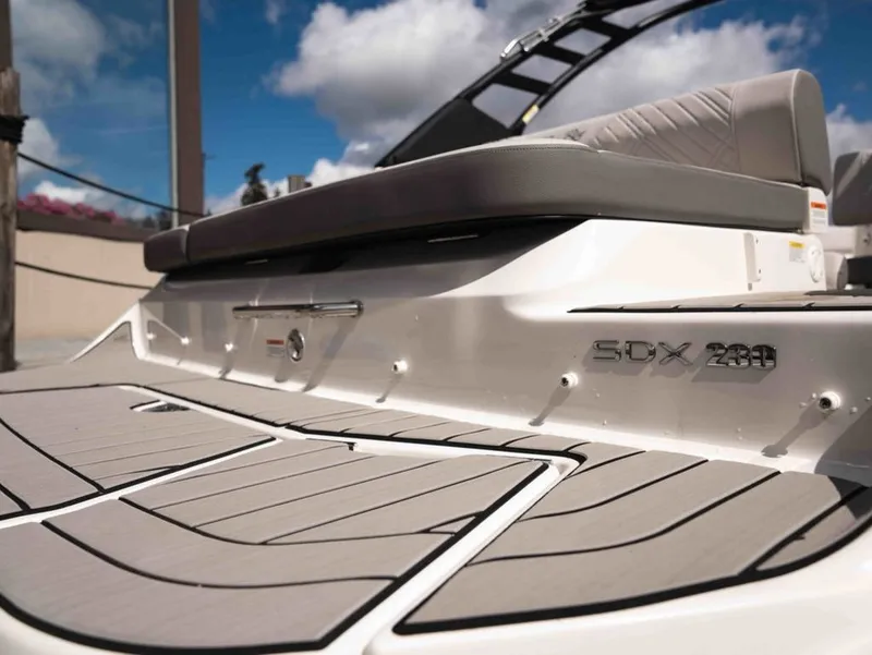 Slide: The Image of Sea Ray SDX 230 2026 - 3