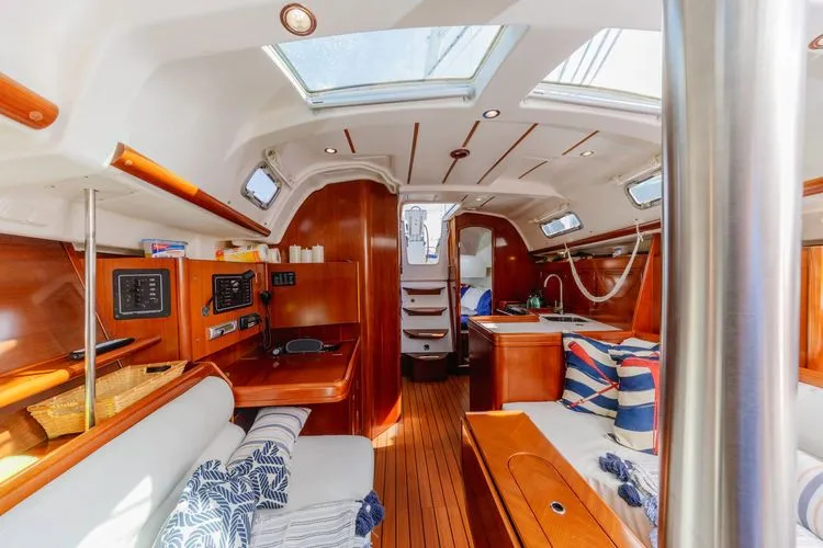 Slide: The Image of 2006 Beneteau 343 - Image 24 - 24