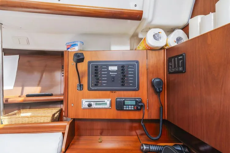 Slide: The Image of 2006 Beneteau 343 - Image 27 - 27