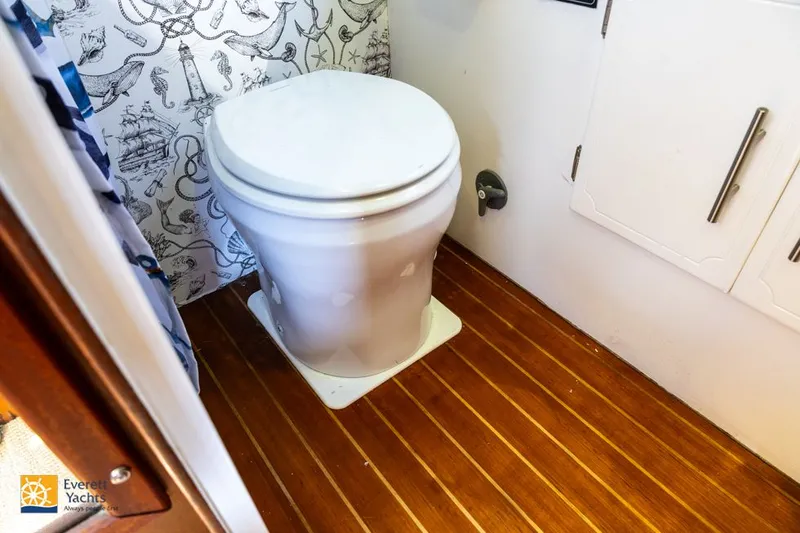 Slide: The Image of Tollycraft 40 Tri-Cabin 1972 - 42