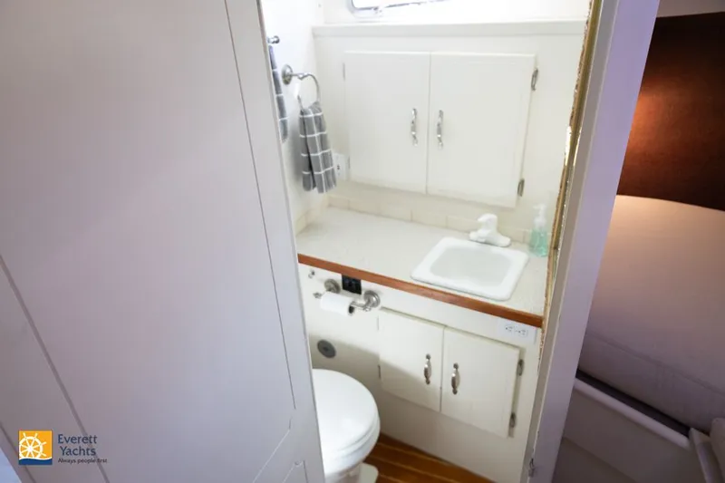 Slide: The Image of Tollycraft 40 Tri-Cabin 1972 - 70