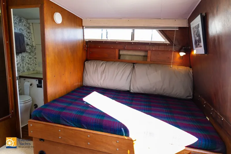 Slide: The Image of Tollycraft 40 Tri-Cabin Motor Yacht 1972 - 40