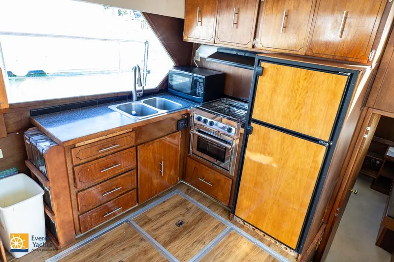 Slide: The Image of Tollycraft 40 Tri-Cabin Motor Yacht 1972 - 47