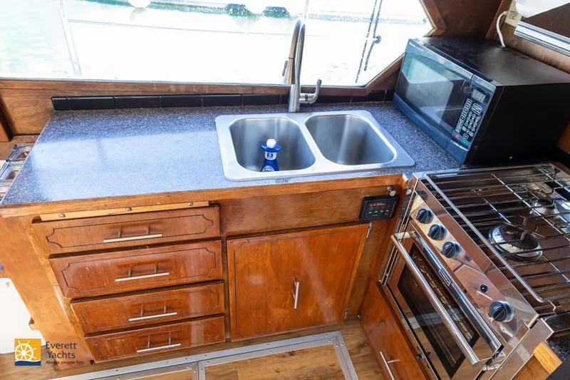 Slide: The Image of Tollycraft 40 Tri-Cabin Motor Yacht 1972 - 48
