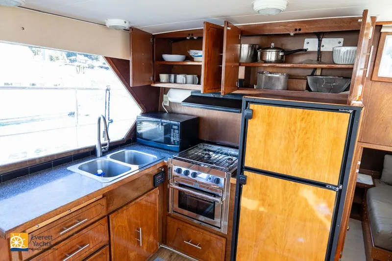 Slide: The Image of Tollycraft 40 Tri-Cabin Motor Yacht 1972 - 51