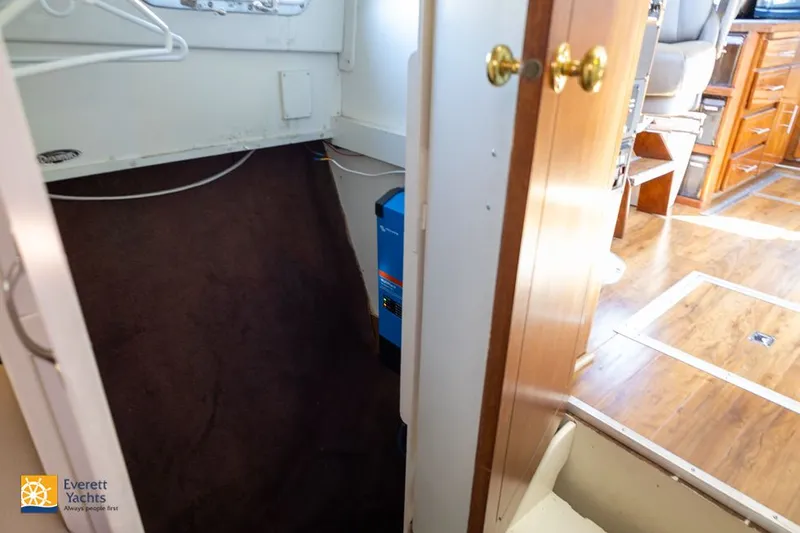 Slide: The Image of Tollycraft 40 Tri-Cabin Motor Yacht 1972 - 72