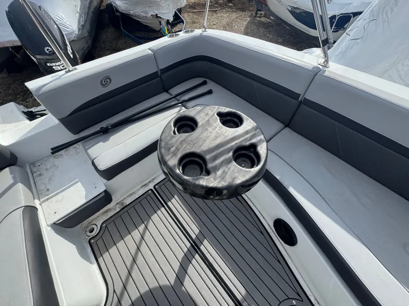 Slide: The Image of Hurricane SunDeck Sport 192 RLOB 2018 - 11