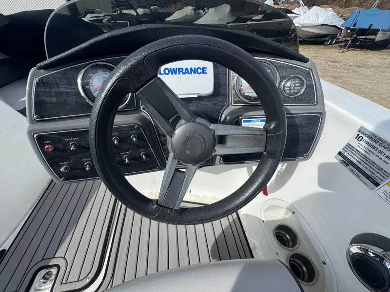 Slide: The Image of Hurricane SunDeck Sport 192 RLOB 2018 - 12