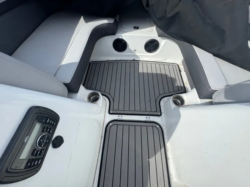 Slide: The Image of Hurricane SunDeck Sport 192 RLOB 2018 - 15