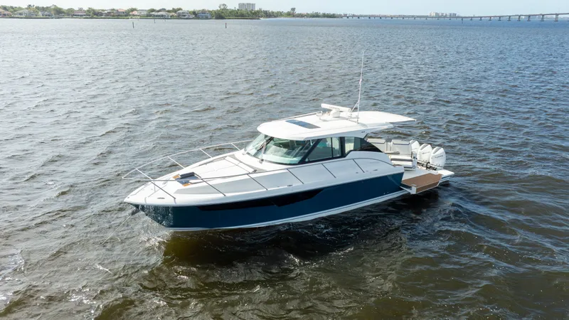 The Image of Tiara 43 LE 2021 - 1