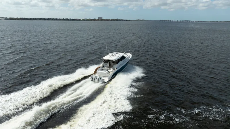 Slide: The Image of Tiara 43 LE 2021 - 10