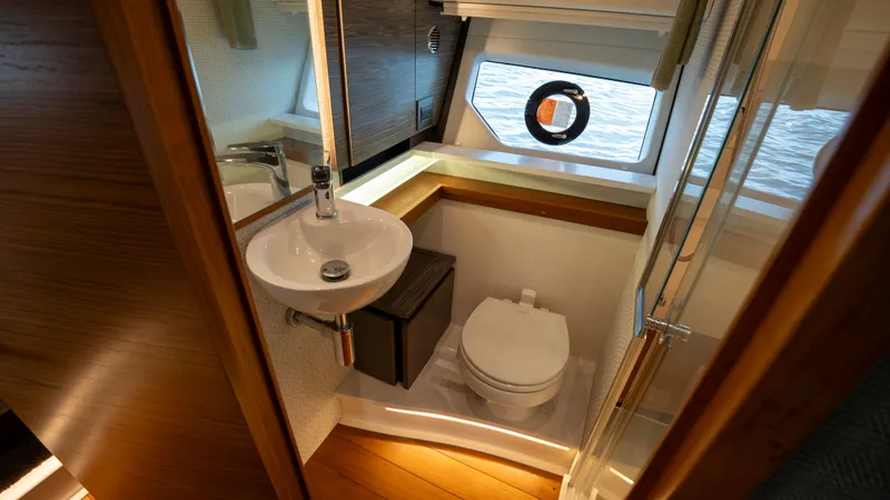 Slide: The Image of Tiara 43 LE 2021 - 11