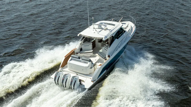 Slide: The Image of Tiara 43 LE 2021 - 12