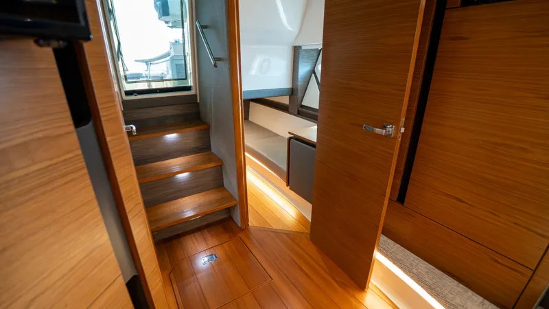 Slide: The Image of Tiara 43 LE 2021 - 13