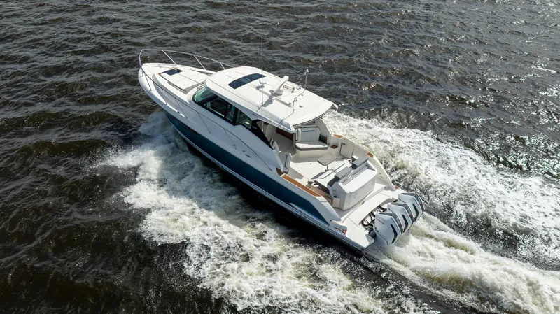 Slide: The Image of Tiara 43 LE 2021 - 14