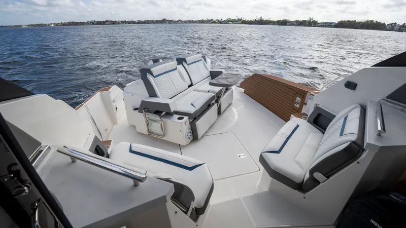 Slide: The Image of Tiara 43 LE 2021 - 15