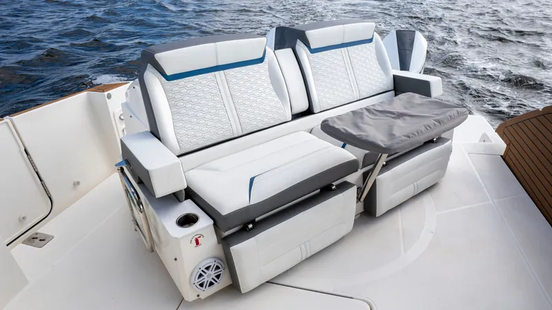 Slide: The Image of Tiara 43 LE 2021 - 17