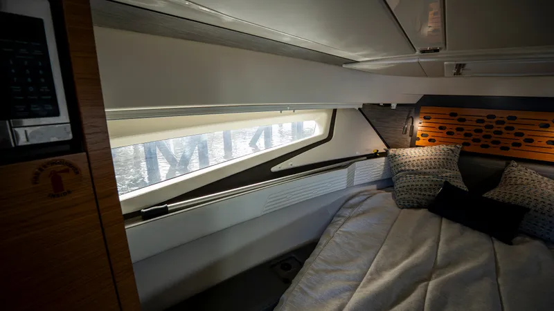 Slide: The Image of Tiara 43 LE 2021 - 20