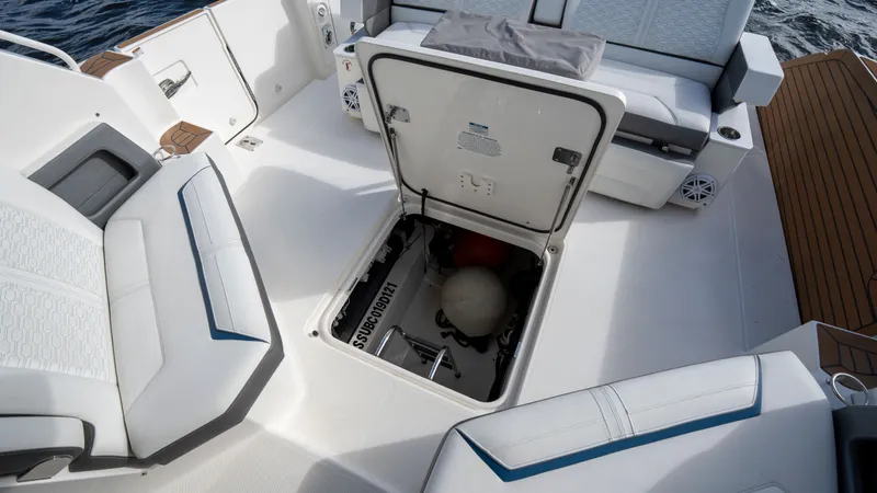 Slide: The Image of Tiara 43 LE 2021 - 25