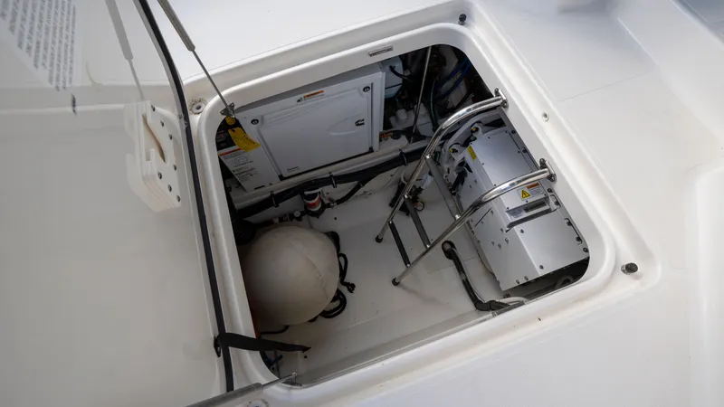 Slide: The Image of Tiara 43 LE 2021 - 26