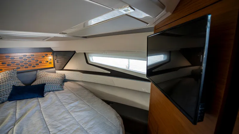 Slide: The Image of Tiara 43 LE 2021 - 3