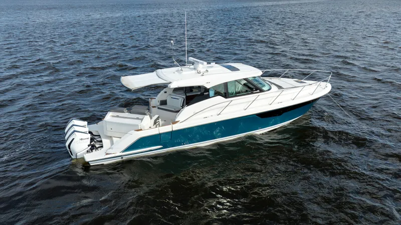 Slide: The Image of Tiara 43 LE 2021 - 32