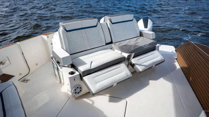 Slide: The Image of Tiara 43 LE 2021 - 35