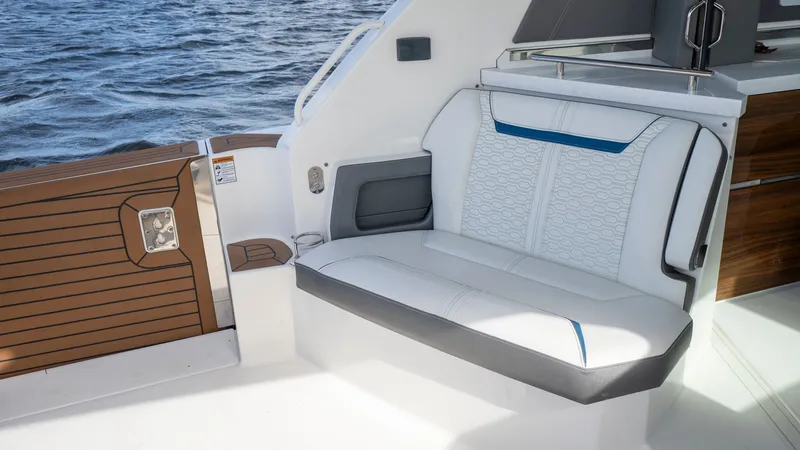 Slide: The Image of Tiara 43 LE 2021 - 40