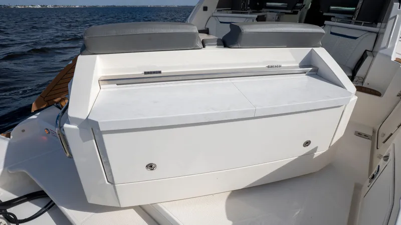 Slide: The Image of Tiara 43 LE 2021 - 41