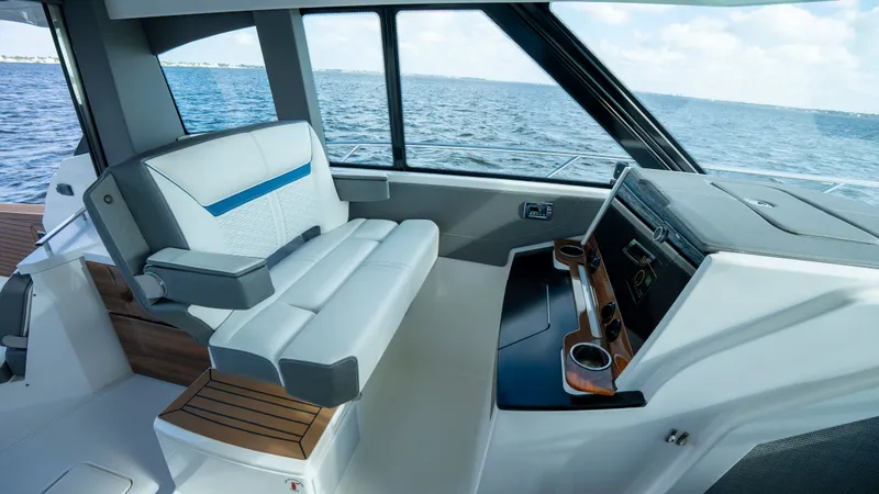 Slide: The Image of Tiara 43 LE 2021 - 42