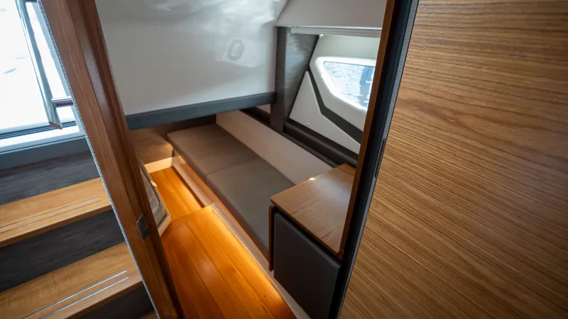 Slide: The Image of Tiara 43 LE 2021 - 43