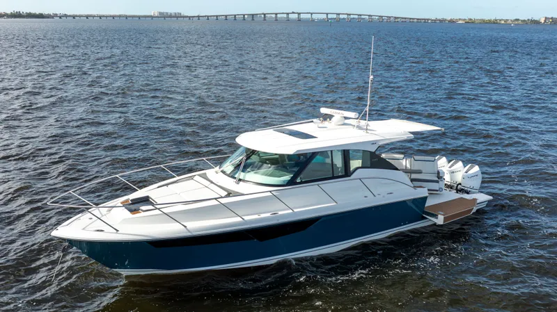 Slide: The Image of Tiara 43 LE 2021 - 44