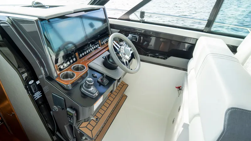 Slide: The Image of Tiara 43 LE 2021 - 49