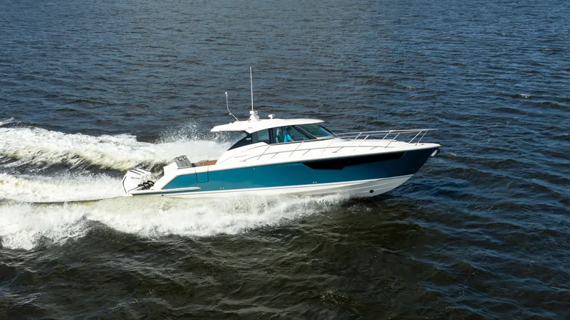 Slide: The Image of Tiara 43 LE 2021 - 5