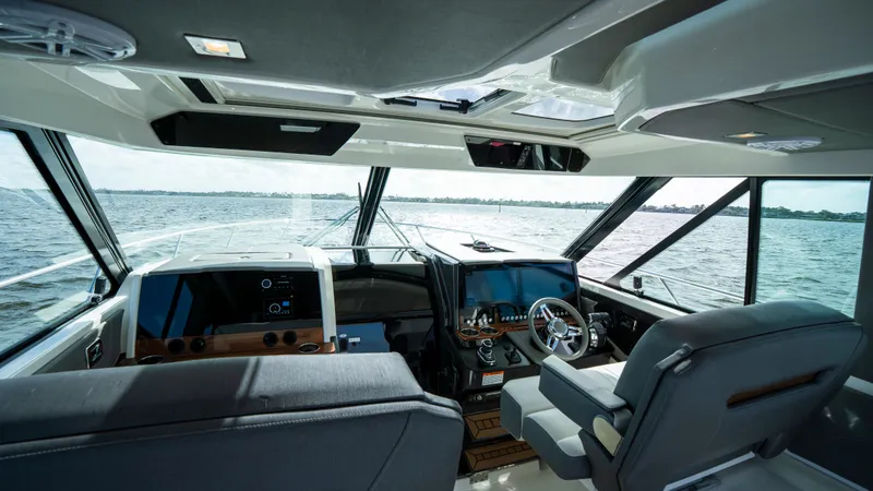 Slide: The Image of Tiara 43 LE 2021 - 52