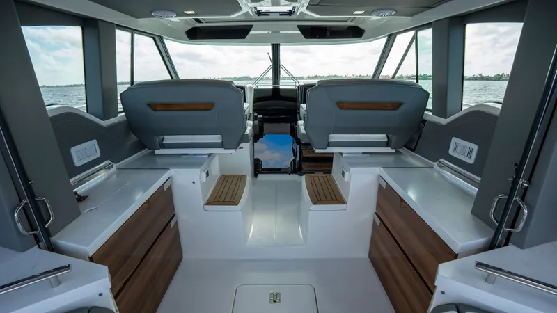 Slide: The Image of Tiara 43 LE 2021 - 54