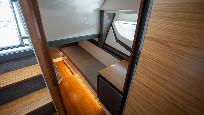 Slide: The Image of Tiara 43 LE 2021 - 55