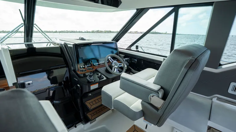 Slide: The Image of Tiara 43 LE 2021 - 58