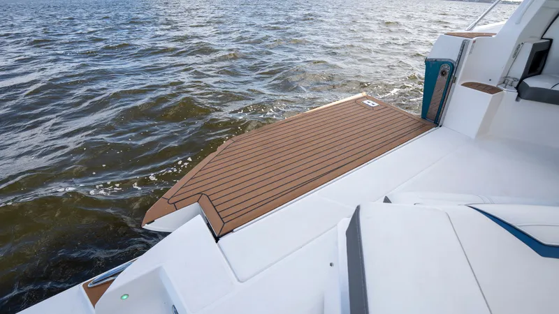 Slide: The Image of Tiara 43 LE 2021 - 60