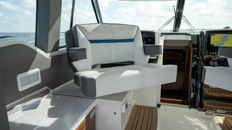 Slide: The Image of Tiara 43 LE 2021 - 63