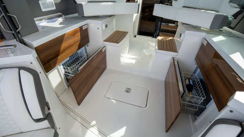 Slide: The Image of Tiara 43 LE 2021 - 64