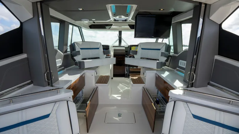 Slide: The Image of Tiara 43 LE 2021 - 66