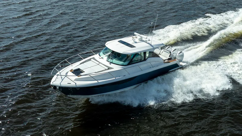 Slide: The Image of Tiara 43 LE 2021 - 7