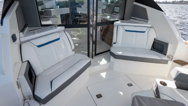 Slide: The Image of Tiara 43 LE 2021 - 70