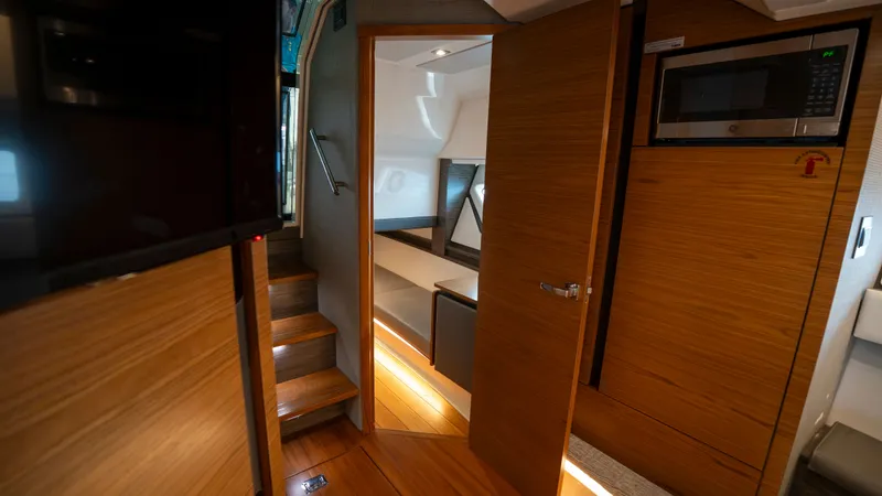 Slide: The Image of Tiara 43 LE 2021 - 74