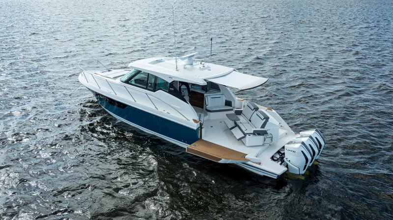 Slide: The Image of Tiara 43 LE 2021 - 78